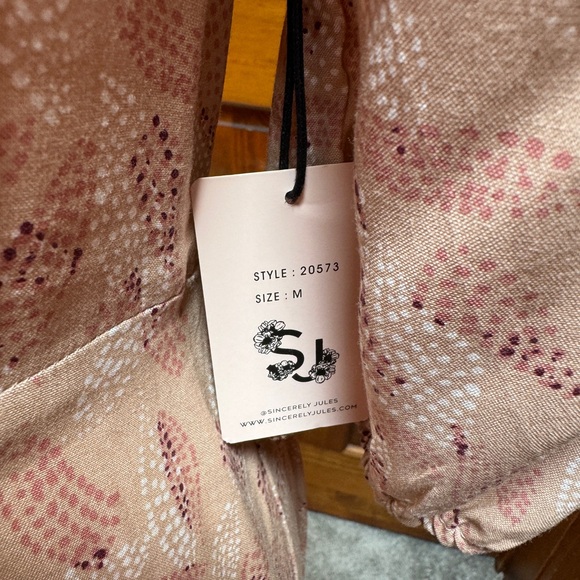 Dress - Picture 6 of 6